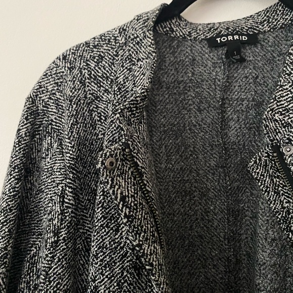 TORRID - Black and White Textured Peplum Jacket - Picture 2 of 6